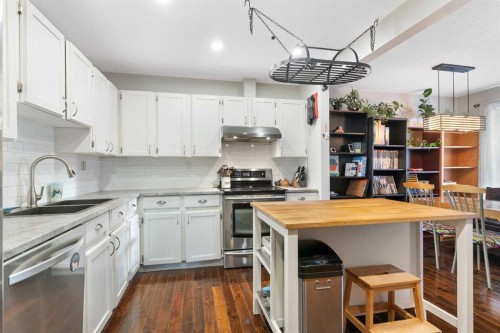 37 Benchlands Drive, Cochrane, AB - Indoor Photo Showing Kitchen