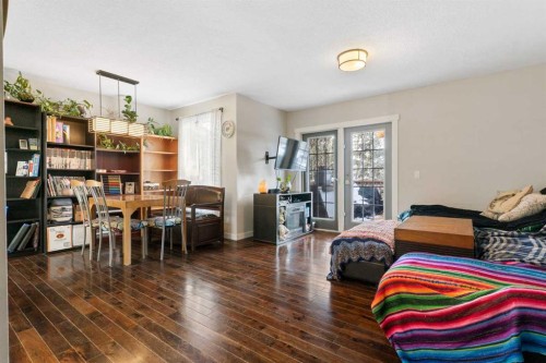 37 Benchlands Drive, Cochrane, AB - Indoor Photo Showing Living Room