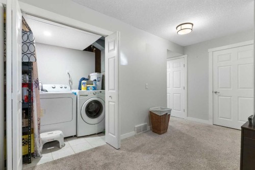 37 Benchlands Drive, Cochrane, AB - Indoor Photo Showing Laundry Room