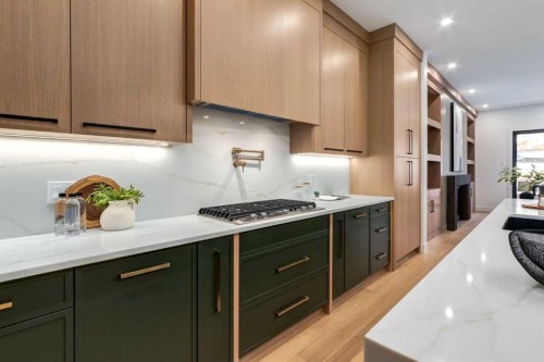 4834 22 Avenue Nw, Calgary, AB - Indoor Photo Showing Kitchen With Upgraded Kitchen