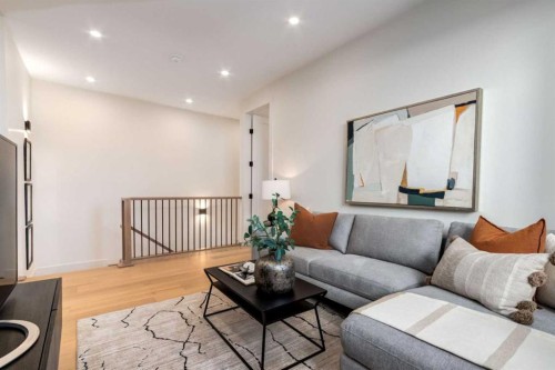 4834 22 Avenue Nw, Calgary, AB - Indoor Photo Showing Living Room