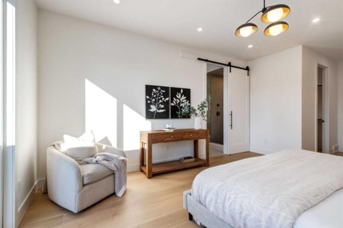 4834 22 Avenue Nw, Calgary, AB - Indoor Photo Showing Bedroom