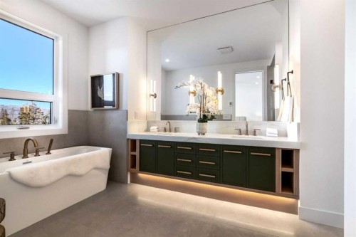 4834 22 Avenue Nw, Calgary, AB - Indoor Photo Showing Bathroom