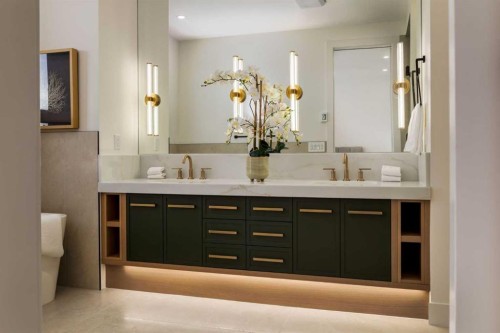 4834 22 Avenue Nw, Calgary, AB - Indoor Photo Showing Bathroom