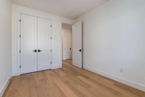 4834 22 Avenue Nw, Calgary, AB - Indoor Photo Showing Other Room