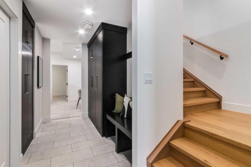 4834 22 Avenue Nw, Calgary, AB - Indoor Photo Showing Other Room