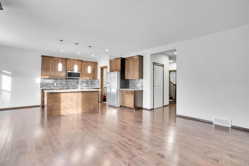 142 Everoak Green Sw, Calgary, AB - Indoor Photo Showing Kitchen