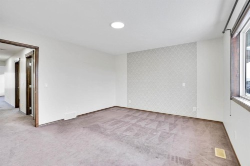 142 Everoak Green Sw, Calgary, AB - Indoor Photo Showing Other Room