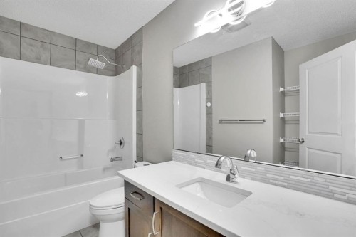 142 Everoak Green Sw, Calgary, AB - Indoor Photo Showing Bathroom