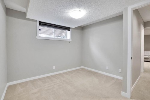 142 Everoak Green Sw, Calgary, AB - Indoor Photo Showing Other Room