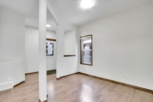 142 Everoak Green Sw, Calgary, AB - Indoor Photo Showing Other Room