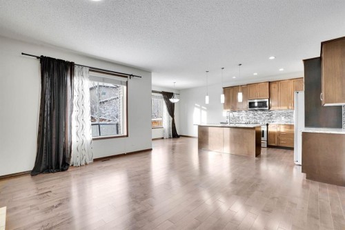 142 Everoak Green Sw, Calgary, AB - Indoor Photo Showing Kitchen With Upgraded Kitchen