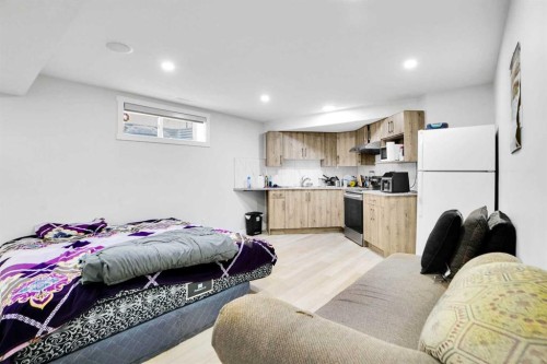 85 Saddlebrook Circle Ne, Calgary, AB - Indoor Photo Showing Bedroom