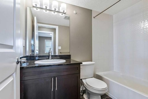 1414-1317 27 Street Se, Calgary, AB - Indoor Photo Showing Bathroom