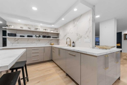 601-320 Meredith Road Ne, Calgary, AB - Indoor Photo Showing Kitchen
