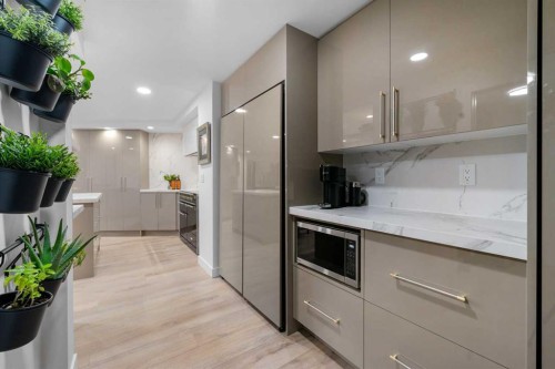 601-320 Meredith Road Ne, Calgary, AB - Indoor Photo Showing Kitchen