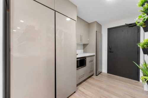 601-320 Meredith Road Ne, Calgary, AB - Indoor