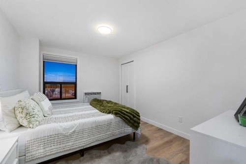 601-320 Meredith Road Ne, Calgary, AB - Indoor Photo Showing Bedroom