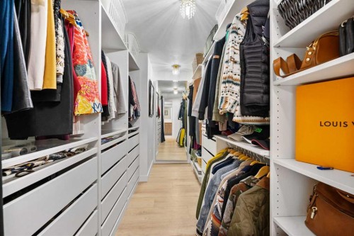 601-320 Meredith Road Ne, Calgary, AB - Indoor With Storage