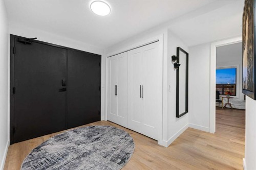 601-320 Meredith Road Ne, Calgary, AB - Indoor Photo Showing Bedroom