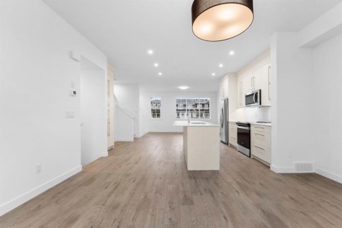 277 Dawson Way, Chestermere, AB - Indoor Photo Showing Kitchen