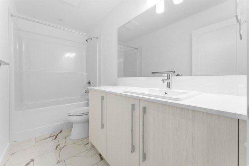 277 Dawson Way, Chestermere, AB - Indoor Photo Showing Bathroom