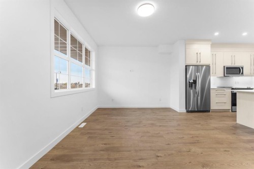 277 Dawson Way, Chestermere, AB - Indoor Photo Showing Kitchen