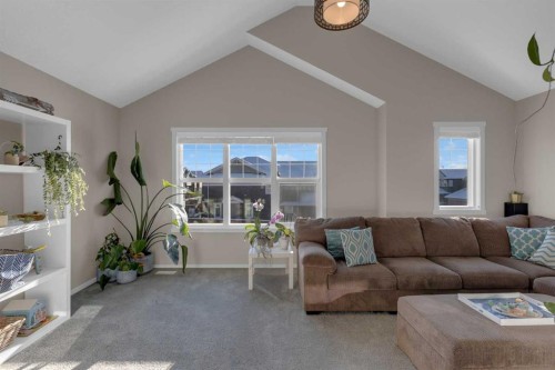 173 Kingsbury Close Se, Airdrie, AB - Indoor Photo Showing Living Room