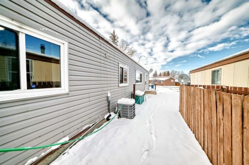 24 Spring Dale Circle Se, Airdrie, AB - Outdoor With Exterior