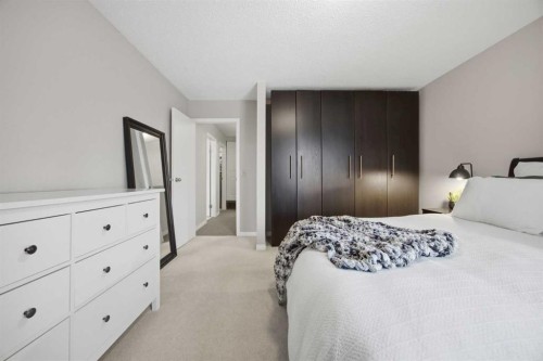 2-3015 51 Street Sw, Calgary, AB - Indoor Photo Showing Bedroom