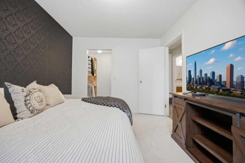 2-3015 51 Street Sw, Calgary, AB - Indoor Photo Showing Bedroom