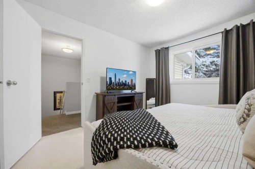 2-3015 51 Street Sw, Calgary, AB - Indoor Photo Showing Bedroom