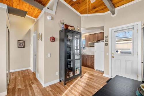 2628 Oakmoor Drive Sw, Calgary, AB - Indoor Photo Showing Other Room