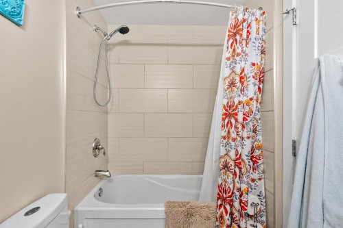 2628 Oakmoor Drive Sw, Calgary, AB - Indoor Photo Showing Bathroom