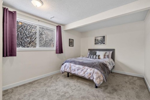 2628 Oakmoor Drive Sw, Calgary, AB - Indoor Photo Showing Bedroom