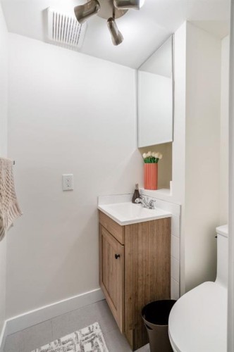 2628 Oakmoor Drive Sw, Calgary, AB - Indoor Photo Showing Bathroom