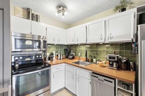 508-111 14 Avenue Se, Calgary, AB - Indoor Photo Showing Kitchen With Stainless Steel Kitchen