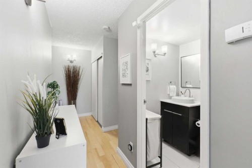 508-111 14 Avenue Se, Calgary, AB - Indoor Photo Showing Bathroom
