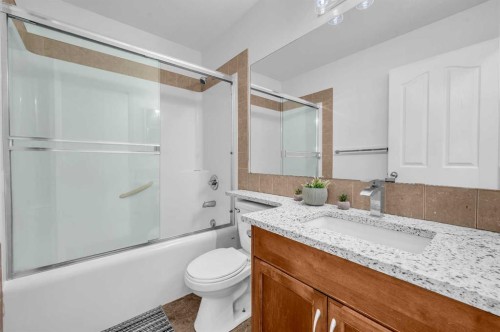57 Saddlecrest Park Ne, Calgary, AB - Indoor Photo Showing Bathroom