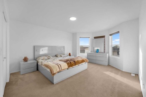 57 Saddlecrest Park Ne, Calgary, AB - Indoor Photo Showing Bedroom