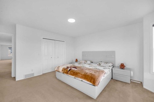 57 Saddlecrest Park Ne, Calgary, AB - Indoor Photo Showing Bedroom