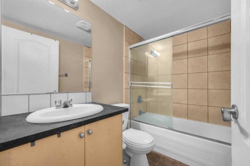 57 Saddlecrest Park Ne, Calgary, AB - Indoor Photo Showing Bathroom