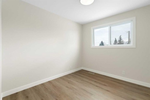 248 Madeira Place Ne, Calgary, AB - Indoor Photo Showing Other Room