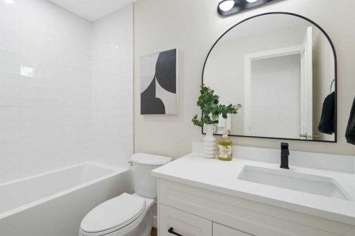 248 Madeira Place Ne, Calgary, AB - Indoor Photo Showing Bathroom