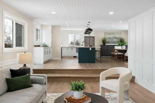 248 Madeira Place Ne, Calgary, AB - Indoor Photo Showing Living Room
