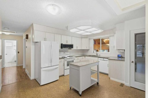 14804 Deer Run Drive Se, Calgary, AB - Indoor Photo Showing Kitchen