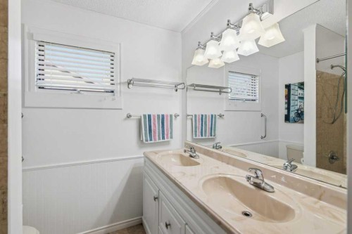 14804 Deer Run Drive Se, Calgary, AB - Indoor Photo Showing Bathroom