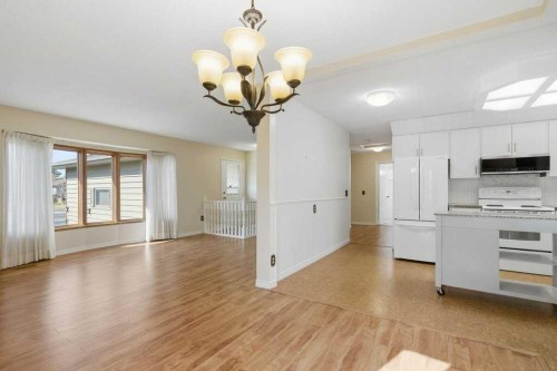14804 Deer Run Drive Se, Calgary, AB - Indoor Photo Showing Kitchen