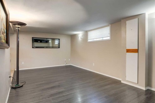 4603 79 Street Nw, Calgary, AB - Indoor Photo Showing Other Room