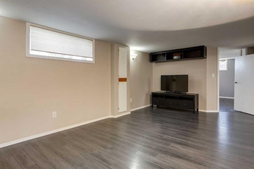 4603 79 Street Nw, Calgary, AB - Indoor